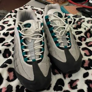 Mint Condition like new used Nike air mens shoes size 12